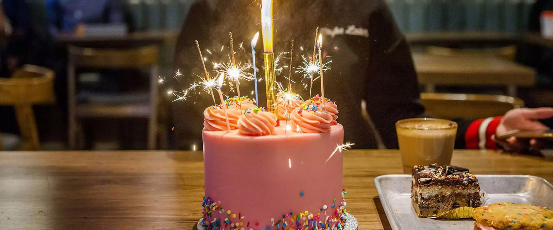 https://cake.adaptivesuite.cloud/image/cache/catalog/slideshow/slideshow1-1-1920x800.jpg
